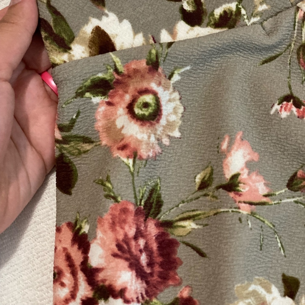 Cute floral short skirt!